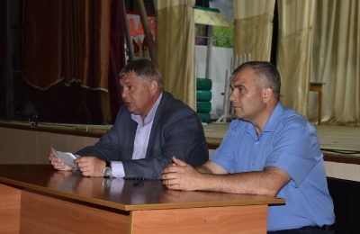 Глава Доволенского района встретился с жителями с. Суздалка, пострадавшими от пожара этой весной
