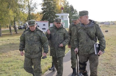 Министр обороны РФ генерал армии Сергей Шойгу проверил на военных полигонах Западного военного округа ход подготовки граждан, призванных в ходе частичной мобилизации.