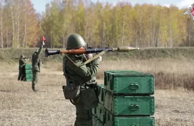 Добровольцы и граждане, призванные в рамках частичной мобилизации, продолжают подготовку в центрах формирования и слаживания подразделений в Сибири.