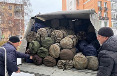 Сотрудники госструктур передали 220 спальных мешков бойцам добровольческого батальона «Вега»