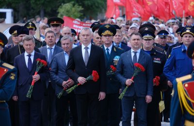 В День памяти и скорби Губернатор возложил цветы к Вечному огню на Монументе славы