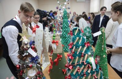 Новогодние подарки бойцам СВО собрали ученики 20 школ Новосибирска