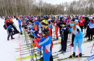 Губернатор Андрей Травников вместе с тысячами жителей региона принял участие в соревнованиях «Лыжня России»