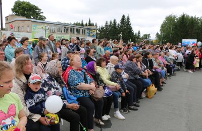 В бело-сине-красном стиле