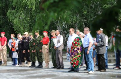 В Довольном прошёл митинг, посвящённый Дню памяти и скорби