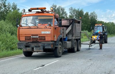 По следам зимы: в районе продолжается ямочный ремонт