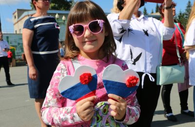 Фоторепортаж с  концерта посвященного Дню флага в с. Довольном