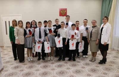 Получили паспорта и подарки