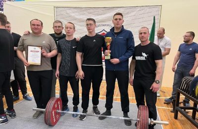 В пауэрлифтинге – первые