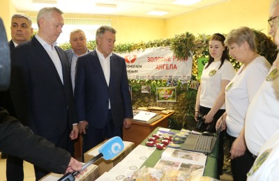 Андрей Травников оценил деятельность доволенских волонтёров