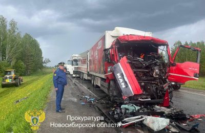 В ДТП в Мошковском районе столкнулось 4 автомобиля и пострадало 5 человек