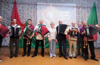 В программе: песни, частушки, шутки!