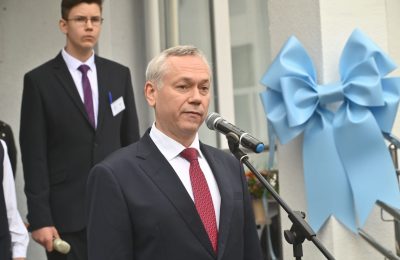 Губернатор Андрей Травников поздравил школьников Новосибирской области с Днём знаний