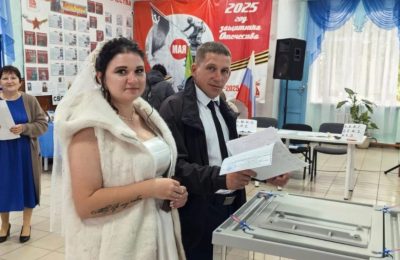 Молодожёны пришли на выборы в Ильинке