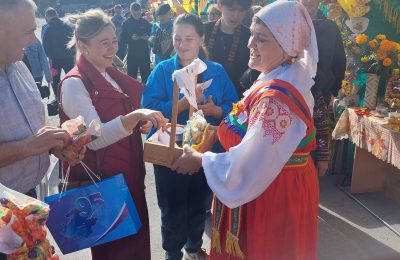 Осенний праздник урожая в Довольном
