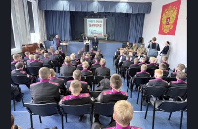 Урок мужества для кадетов провел участник проекта «Герои НовоСибири» в День солидарности в борьбе с терроризмом