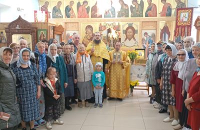 Поклониться святым мощам
