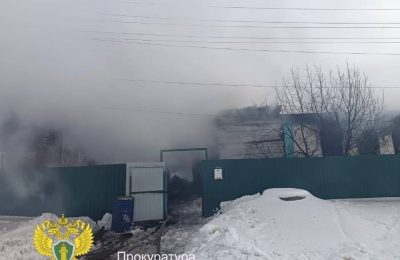 Прокуратура контролирует ход и результаты расследования уголовного дела, возбужденного по факту гибели при пожаре трех человек, в том числе малолетнего ребенка