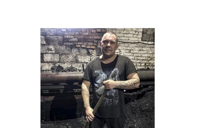 Евгений Артёменков работает машинистом котельной установки в МУП «Теплосеть №1» в райцентре (котельная №2) 5 лет