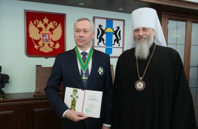 Митрополит Никодим вручил губернатору Новосибирской области орден преподобного Сергия Радонежского