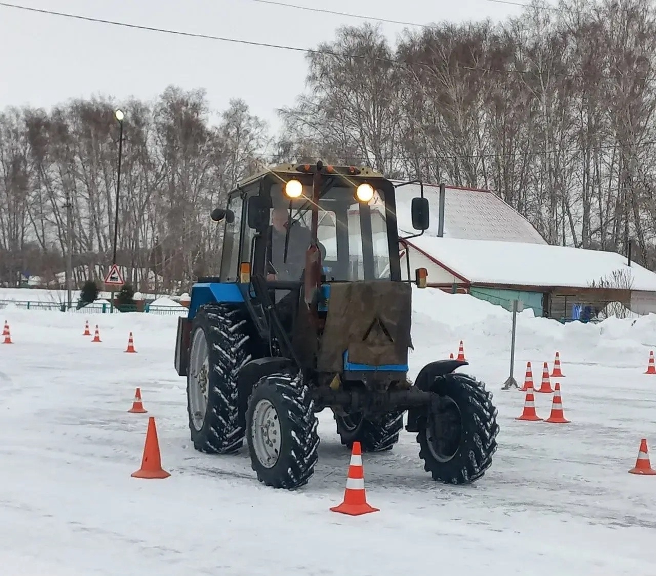 Права на трактор получаем в Довольном