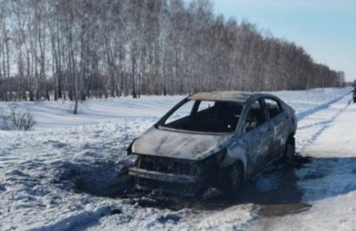 В Краснозёрском районе в сгоревшем авто обнаружили труп