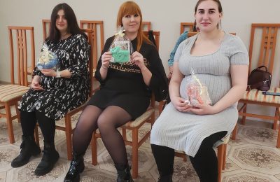 Поздравили будущих мам