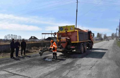 В Довольном приступили к ямочному ремонту дорог!