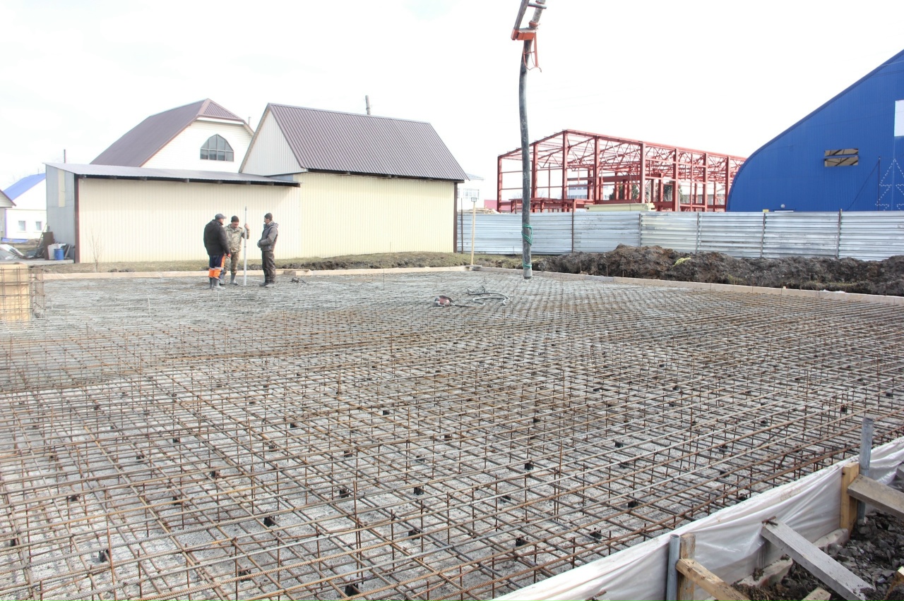 А дом строится