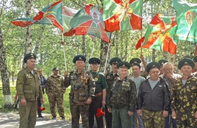 «Отряд пограничников Доволенского округа построен!»