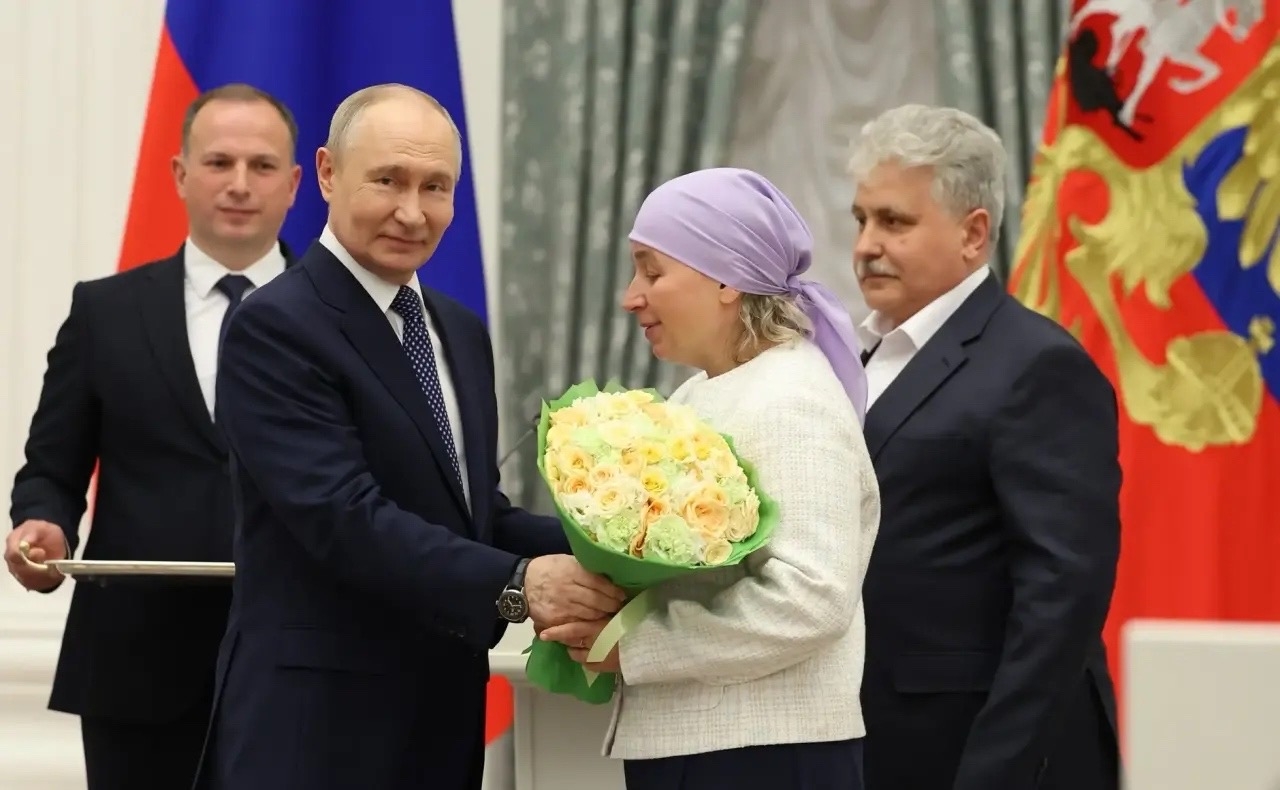 Владимир Путин вручил орден «Родительская слава» семье из Новосибирской области