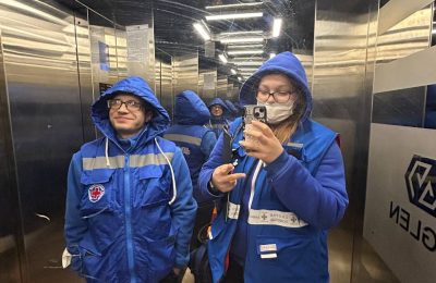 Сотрудники скорой помощи спасли водителя из горящего автомобиля