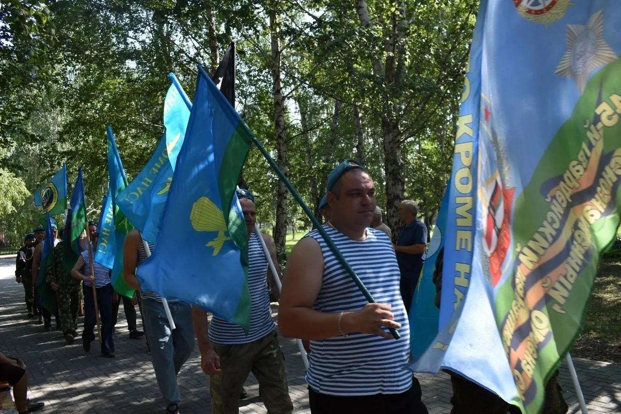 Голубые береты и тельняшки