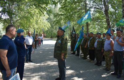 Тельняшки и флаги: день «крылатой пехоты»