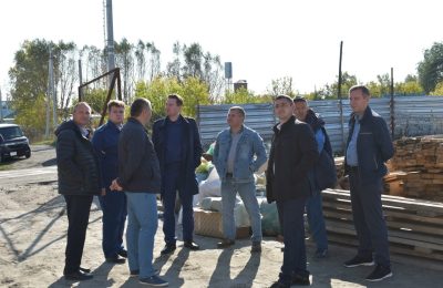 Строительство жилого дома на улице Обской держат на контроле